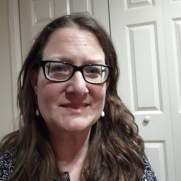 Profile Picture of Christina Thomatos (@cthomatos) on Poshmark