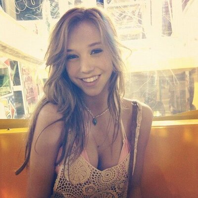 Profile Picture of Amanda Celli (@ClaarDemosscsg) on Twitter