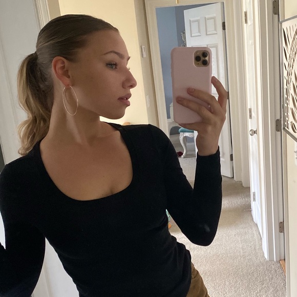 Profile Picture of Isabella Firer (@isabella_firer) on Poshmark