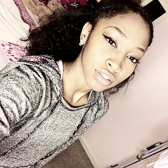 Profile Picture of Jasmine Stokes (@mina092397) on Poshmark