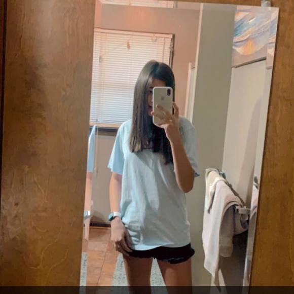 Profile Picture of Kendyl Keefer (@kendylkeefer) on Poshmark