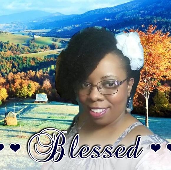 Profile Picture of Tanika Moore (@caramel738) on Poshmark