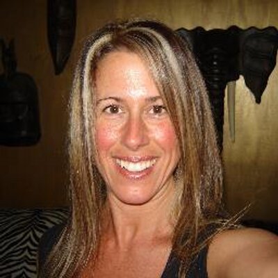 Profile Picture of Nancy Coutu (@laseulesorciere) on Twitter