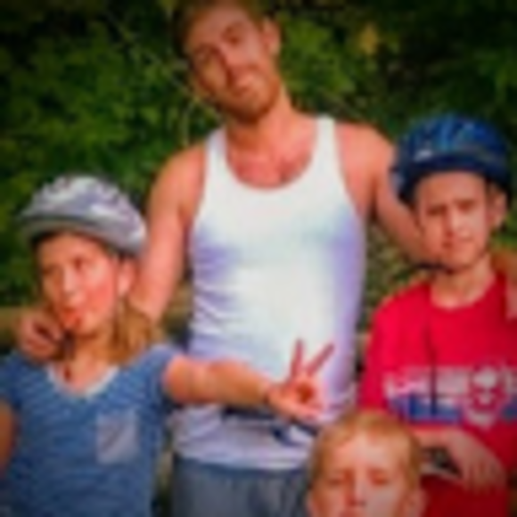 Profile Picture of Aaron Raymer (@aaron_raymer) on Poshmark