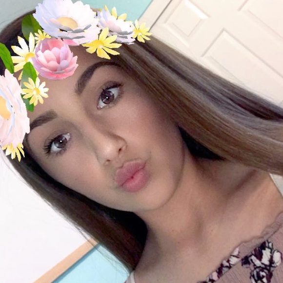 Profile Picture of Olivia Benitez (@obenitez27) on Poshmark