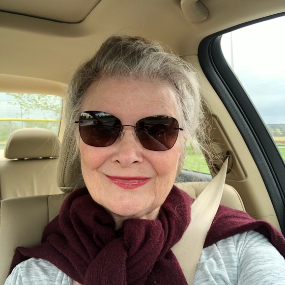 Profile Picture of Sarah Tuttle (@sarah43) on Poshmark