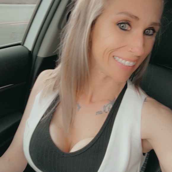 Profile Picture of Crystal Cain (@crystalbrown391) on Poshmark