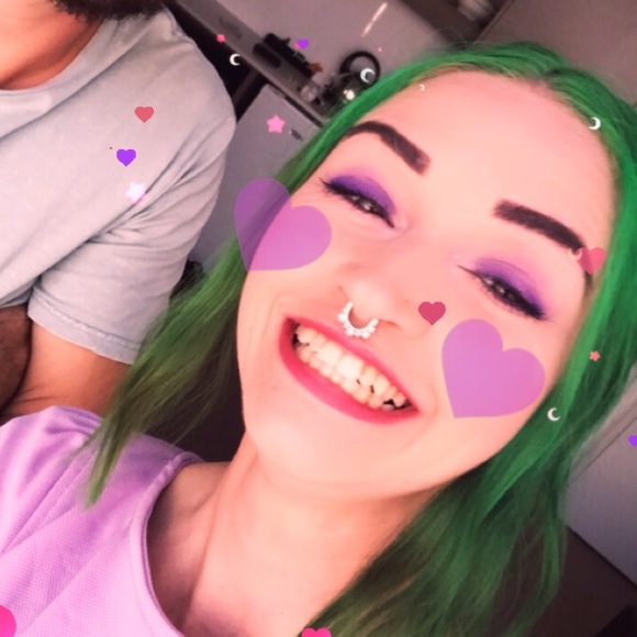 Profile Picture of Jacky Jones (@jackyjonesshow) on Poshmark