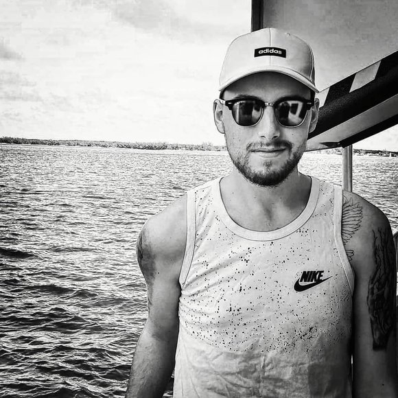 Profile Picture of Robbie Isbell (@robbieisbell) on Poshmark