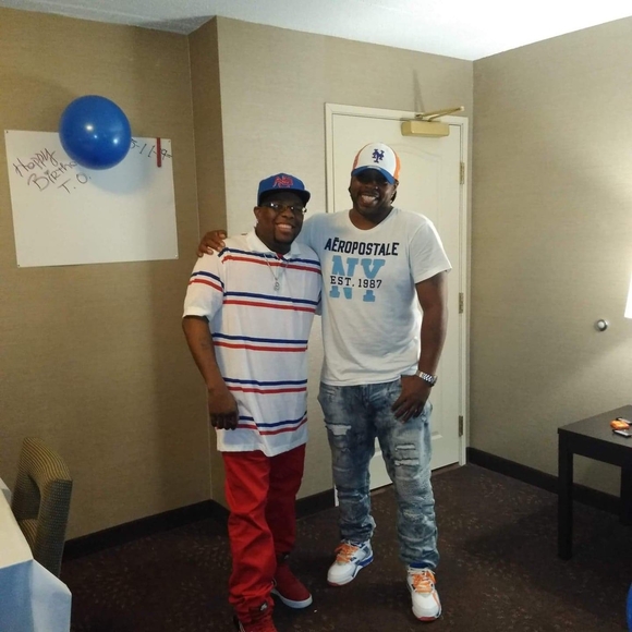 Tony Levelle - Poshmark Profile Picture of Tony Levelle (@tonylevelle) on Poshmark