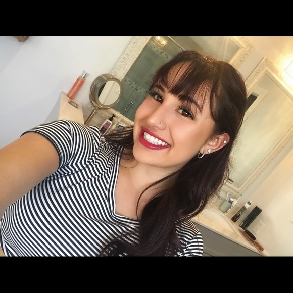 Profile Picture of Julia Mazzotta (@juliaamazzotta) on Poshmark