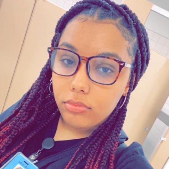 Profile Picture of Tassja Tass (@smithnatassja7) on Poshmark