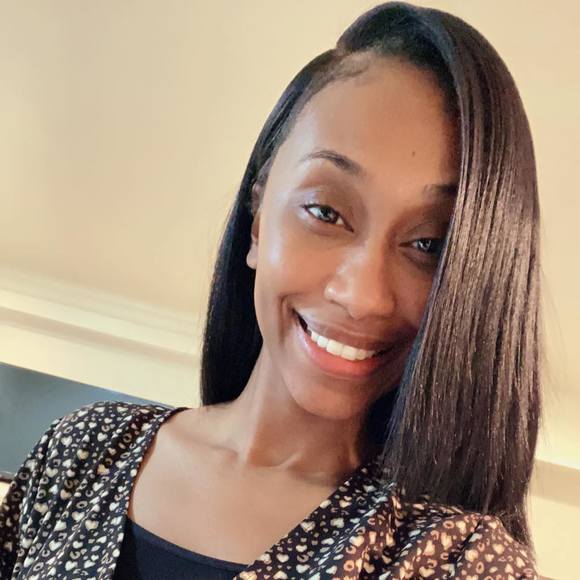 Profile Picture of Amber Singleton (@ars_06) on Poshmark