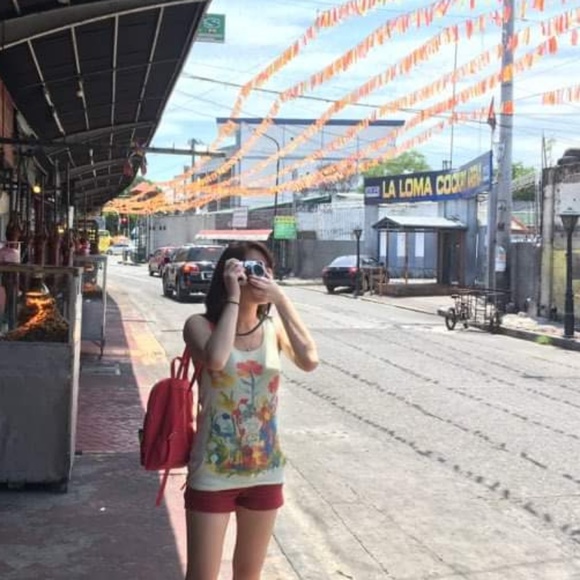 Profile Picture of Amanda Yong (@amamei) on Poshmark