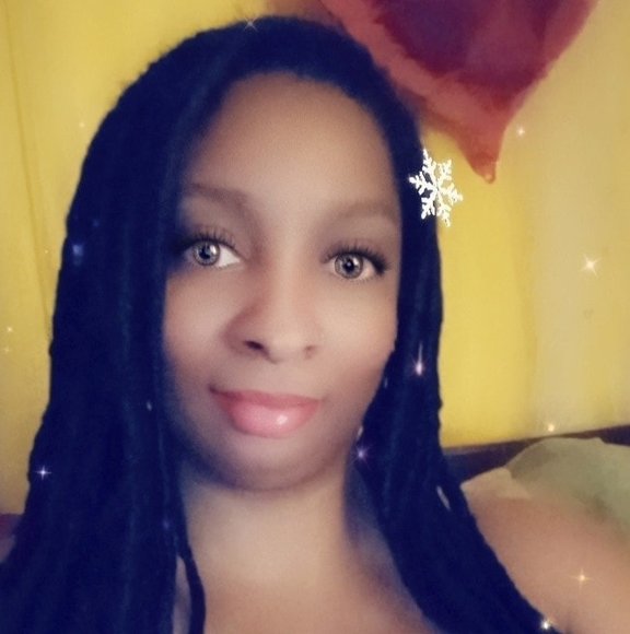 Profile Picture of Lisa Lofton (@keyonshia77) on Poshmark