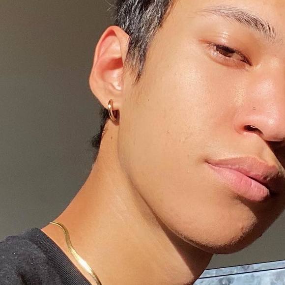 Profile Picture of Windsor Macaraeg (@wonderlandx14) on Poshmark