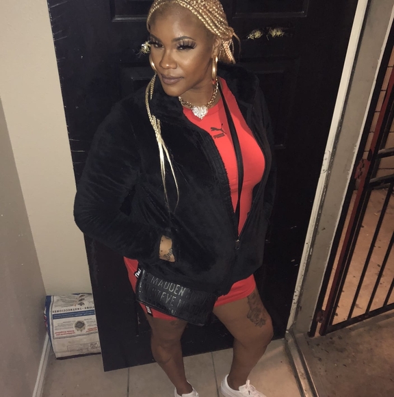 Profile Picture of Chanell Mitchell (@chanellmitch364) on Poshmark