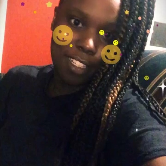 Quentay Hollenquest - Poshmark Profile Picture of Quentay Hollenquest (@quentayboo) on Poshmark