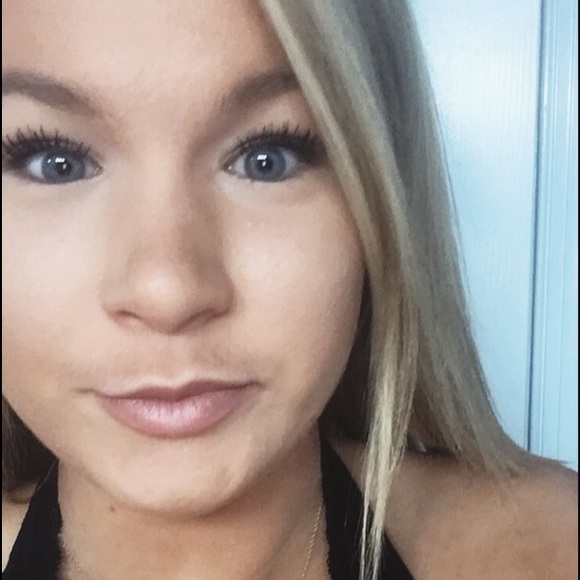 Profile Picture of Madison Strockoz (@madistrockoz) on Poshmark