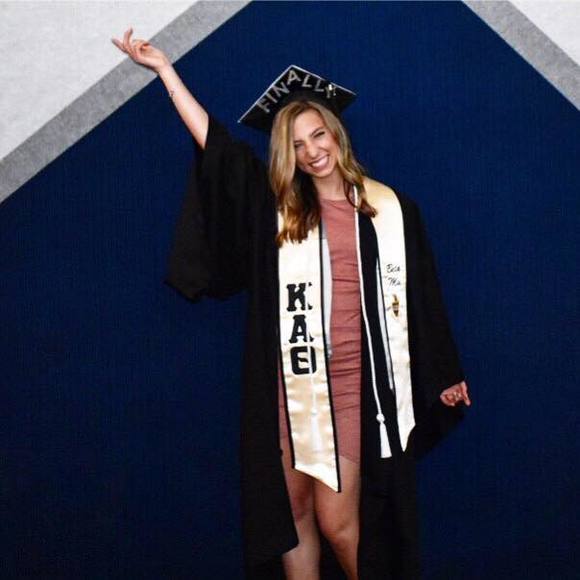 Profile Picture of Cate Bernamonti (@catebernamonti) on Poshmark