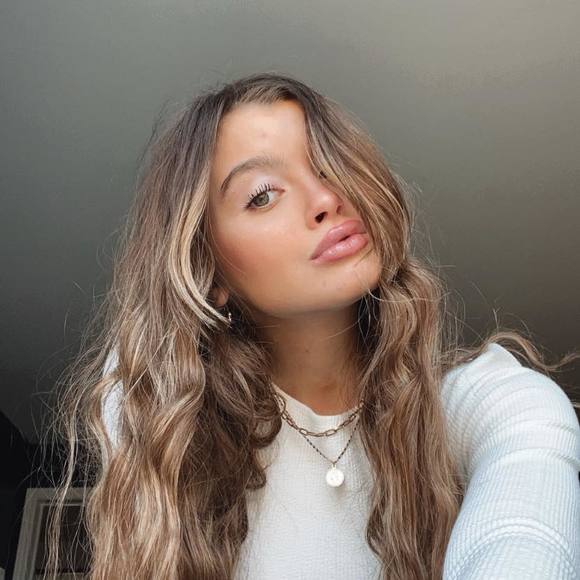 Profile Picture of Laurence Perreault (@laurencepero) on Poshmark