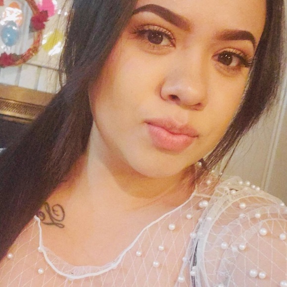 Profile Picture of Yolanda Rios (@yolandarios53) on Poshmark