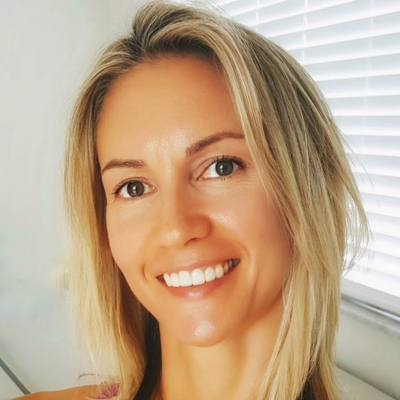 Profile Picture of Varia Veselova (@variaveselova) on Poshmark