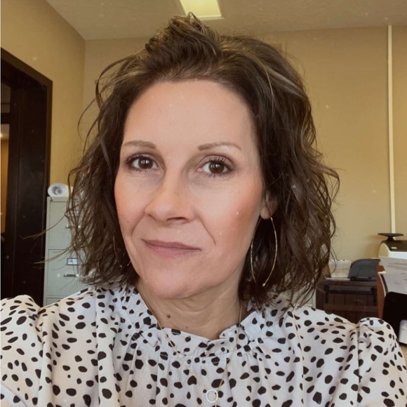 Profile Picture of Dawn Mathis (@dawnmathis0418) on Poshmark