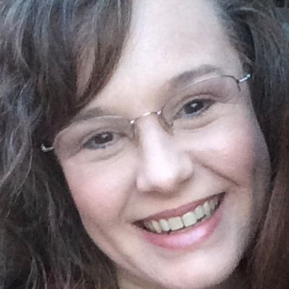 Profile Picture of Gretchen Alexander (@gabreal32) on Poshmark