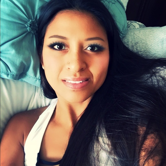 Profile Picture of Niphay Phannachay (@niphay) on Poshmark