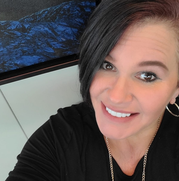 Profile Picture of Kim Jasper-coffer (@kimberlycoffer) on Poshmark