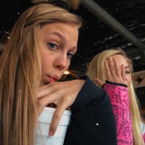 Profile Picture of Charlise Eggleton (@charliseggleton) on Poshmark