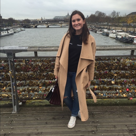 Profile Picture of Alexa Taylor (@alexat3) on Poshmark
