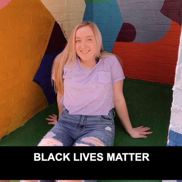 Profile Picture of Ava Arnold (@avaarnolddd_) on Poshmark