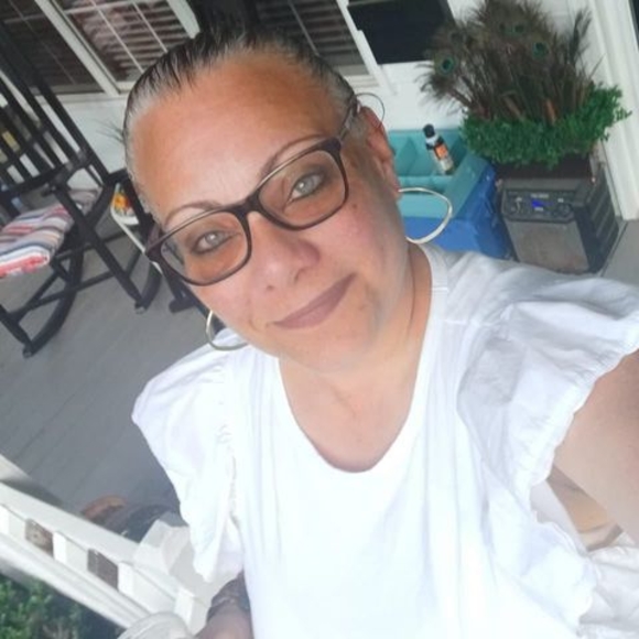 Profile Picture of Maria Stiglitz (@maria_stiglitz) on Poshmark