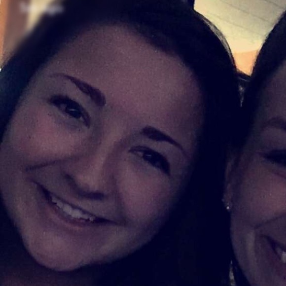 Profile Picture of Miranda Hilgers (@mjhilgers) on Poshmark