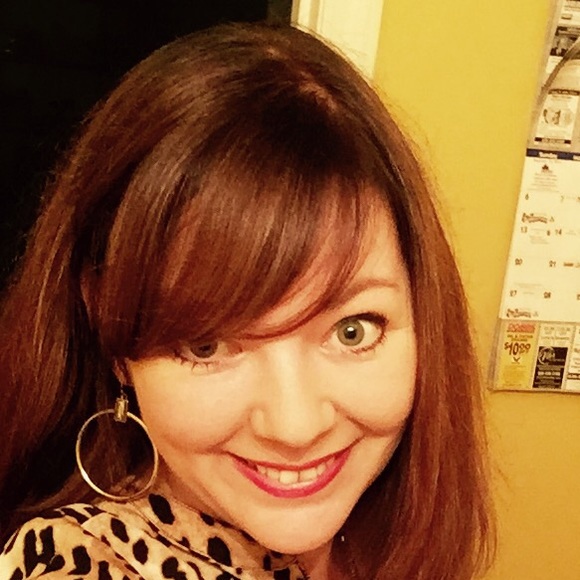 Profile Picture of Joanne Graham (@jojo166) on Poshmark