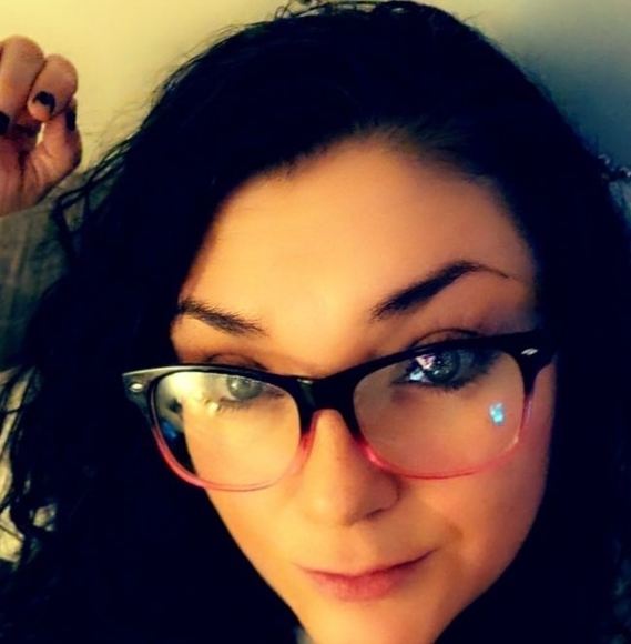 Profile Picture of Amanda Ladeau (@salamanda17) on Poshmark