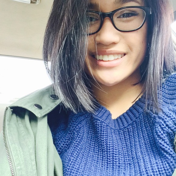 Gabrielle Balanon - Poshmark Profile Picture of Gabrielle Balanon (@gbreezy2) on Poshmark