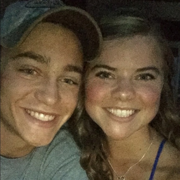 Profile Picture of Taylor Mccombs (@tmccombs33) on Poshmark