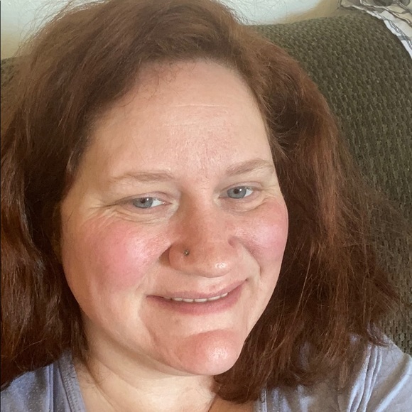 Profile Picture of Stacie Hatch (@shatch81) on Poshmark