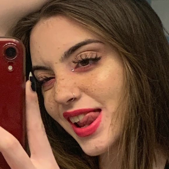 Profile Picture of Celina Shoenfeld (@okayyyyy_cc) on Poshmark