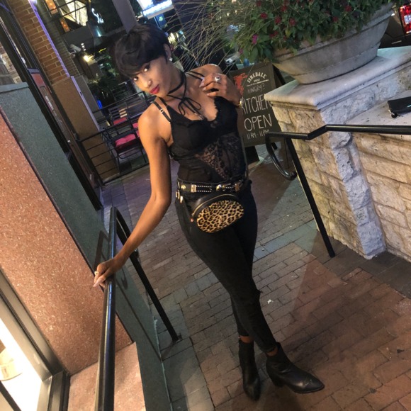 Profile Picture of Ariel Hodge (@ariel_hodge) on Poshmark