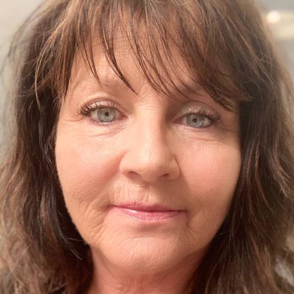 Profile Picture of Darlene Connor (@darnel1957) on Poshmark