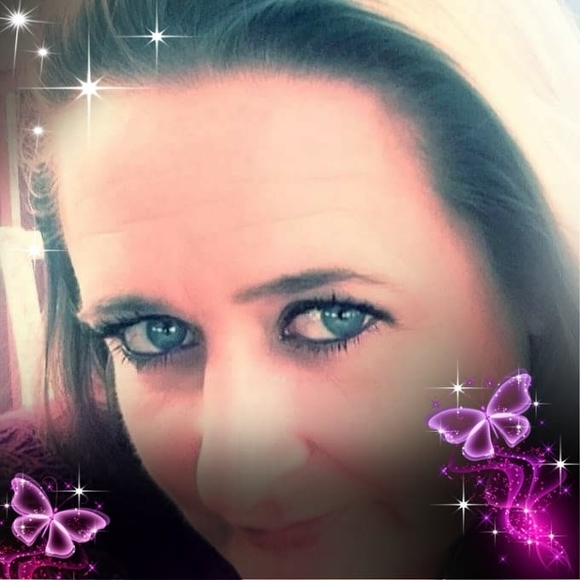 Profile Picture of Tonia Keyset (@toniakeyser) on Poshmark