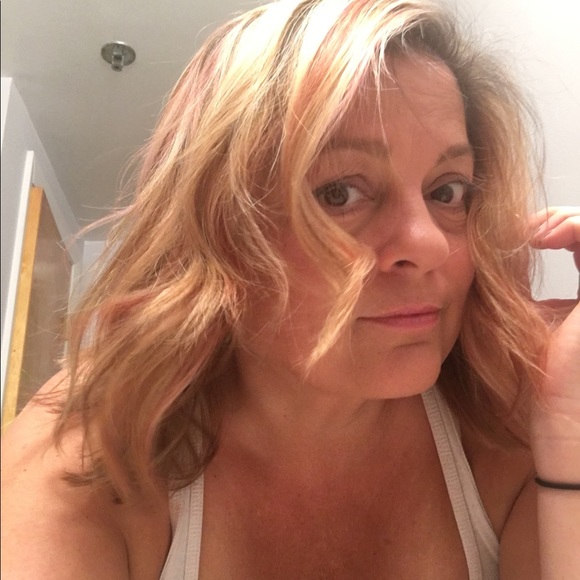 Profile Picture of Tressa Waceken (@tressalouise) on Poshmark