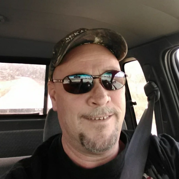 Profile Picture of David Winnett (@davidwinnett) on Poshmark