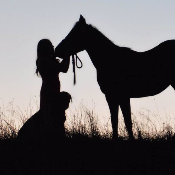 Lily Riebschlager - Poshmark Profile Picture of Lily Riebschlager (@barrelracer4565) on Poshmark