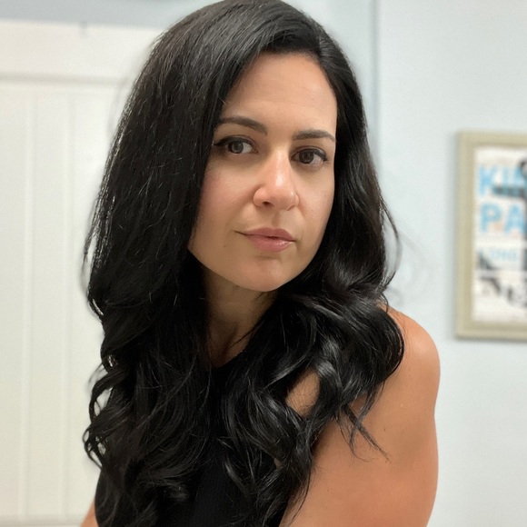 Profile Picture of Heather Contello (@circa_style) on Poshmark