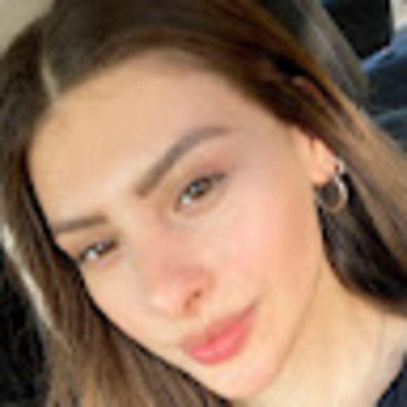 Profile Picture of Valeria Olvera (@valeriaolver141) on Poshmark